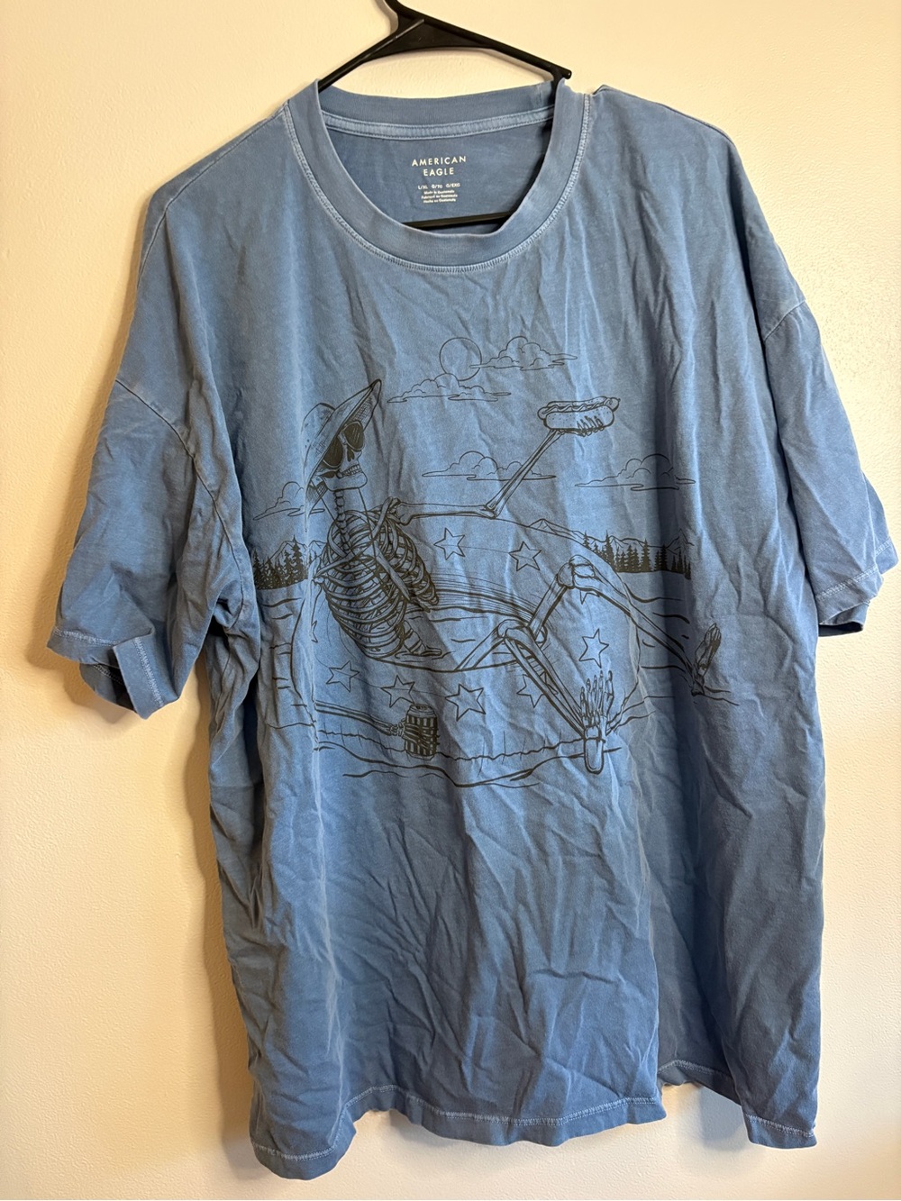 American Eagle Outfitters Men’s Blue Graphic T-Shirt